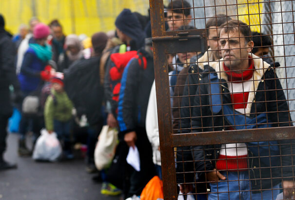 Ausztria megtagadná a szállást és az ételt az elutasított menekültektől