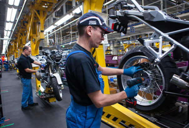 A hazai munkások közel fele dolgozna külföldön. De nem akármit