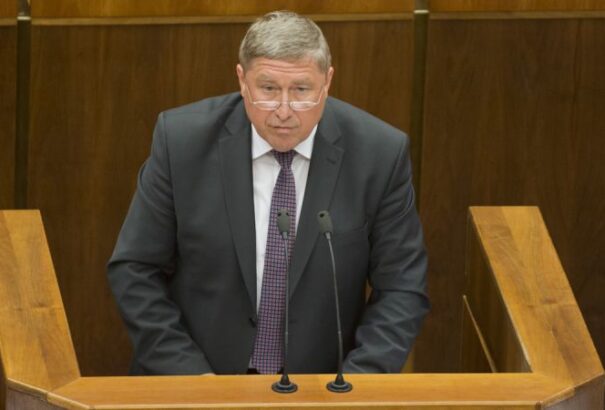 Az ellenzék szerint Dušan Kováčik ügyésznek távoznia kellene posztjából