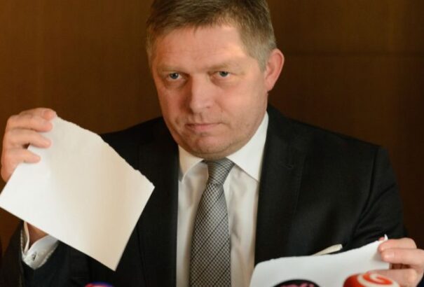 Széttépték a számlákat, ahogy Fico javasolta. Most büntetésre számíthatnak