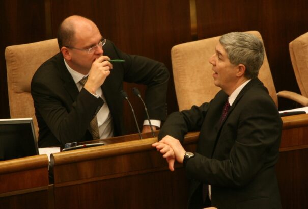 Kapós az MKP. Az SaS és a Most-Híd is a kegyeit keresi