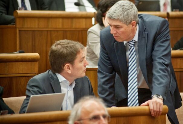 Bajban a Most-Híd a megyei választások előtt