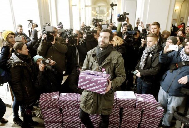 Momentum emberkék nemzetietlen vágtája