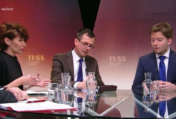 Nicholsonová: Több tonna papírt elhasználtak, de a romáknak nem segítettek