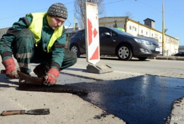 Útfelújítás: Nyitra megye magyarlakta területei is új útburkolatot kapnak