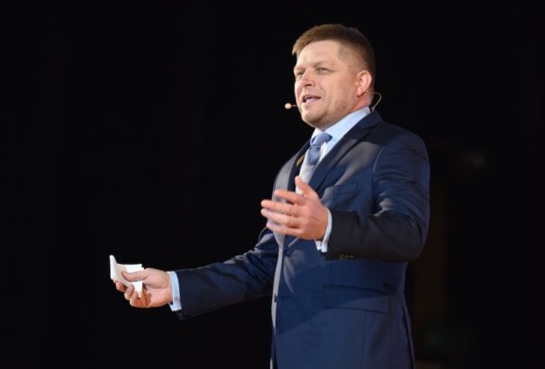 Fico Nagyszombatban bulizott a kultúrházban