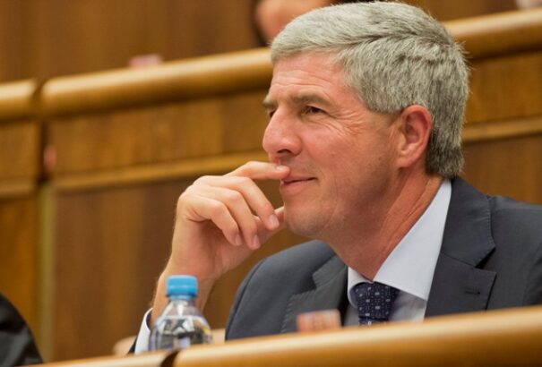 AKO-felmérés: Bugár Béla a legmegbízhatóbb a politikai pártok elnökei közül