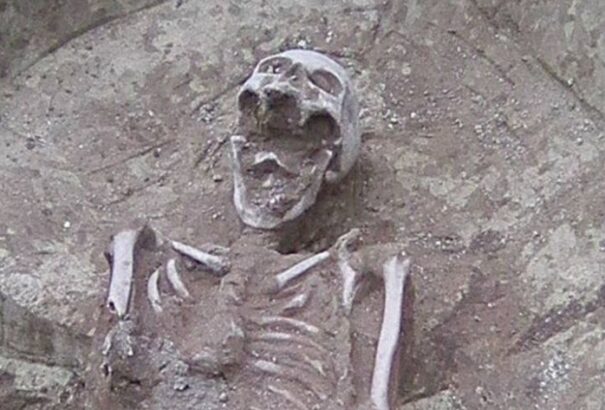 Több mint 1000 éves sírhelyet fedeztek fel egy építkezésen Dunaszerdahelyen