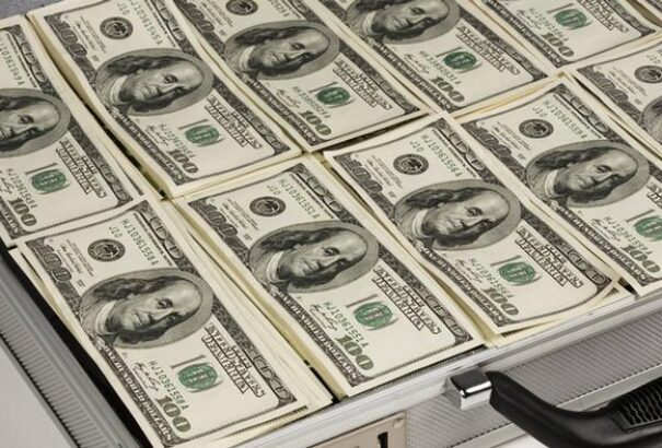 Milliókat mostak át Szlovákián keresztül az oroszok