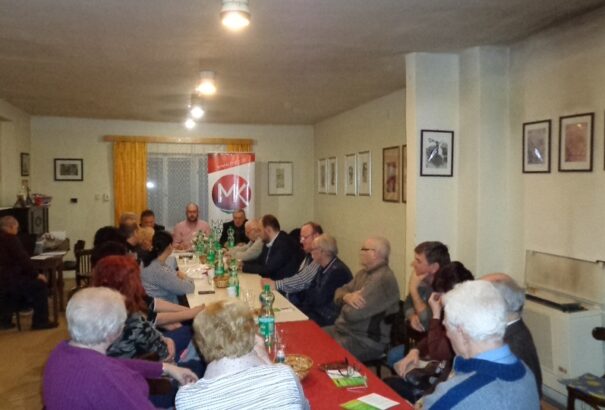 A párkányi MKP-frakció megvonta a bizalmat Párkány polgármesterétől