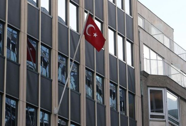 Többen megsérültek a brüsszeli török nagykövetség előtt