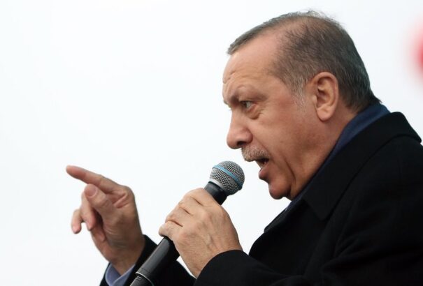 Erdogan: Ismerjük jól a hollandokat a srebrenicai mészárlásból (Frissítve)