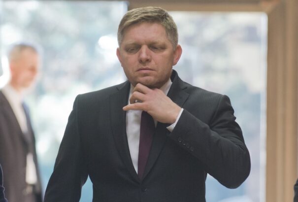 Fico mégis kiköltözik a Bonaparteból