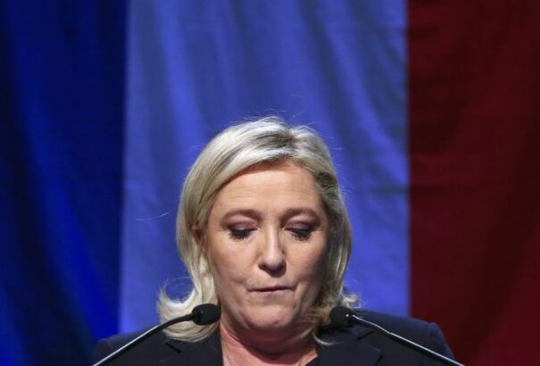 Az EP felfüggesztette Marine Le Pen mentelmi jogát