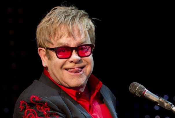 „Bár úgy hangzik, mintha őskövület volnék, de nem érzem úgy” – ma 70 éves Sir Elton John
