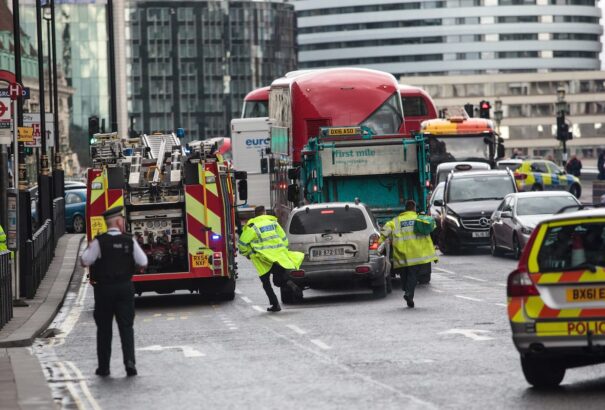 Londoni kettős támadás: négy halottja és legalább húsz sérültje van a támadásnak (Frissítve!)