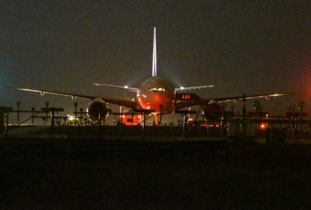 Bombariadó a stockholmi repülőtéren