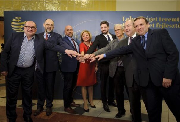 „Legyen anyagi értelemben is megalapozott a kisebbségi lét” – Konferencia a Kárpát-medencei gazdasági fejlesztésekről