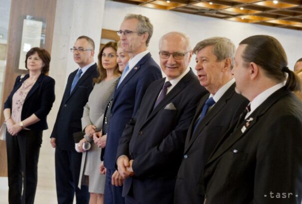 Az EP-képviselők ma Pozsonyban saját munkahelyük fontosságát hangsúlyozták