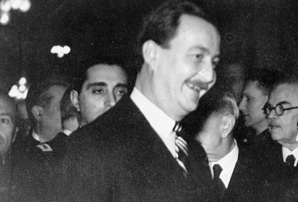 Kiknek lenne kínos Esterházy János rehabilitálása? – Az idő hordaléka: 25. rész