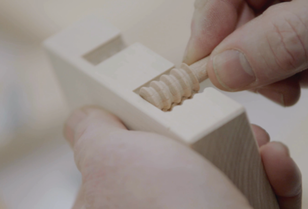 Nem vagyunk olyan ügyesek mint régen: az IKEA egyszerűsíti a bútorok összeszerelését