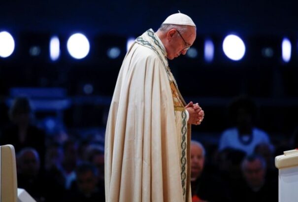 Ferenc pápa lerombolja a tabukat. Nős férfiakból is lehet pap?