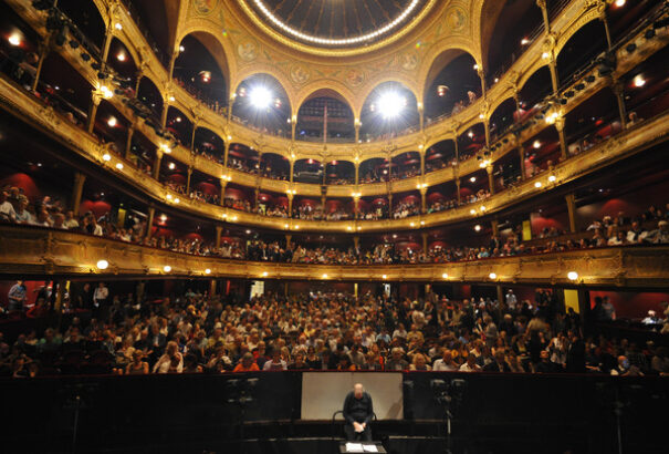 Ma van a színházi világnap