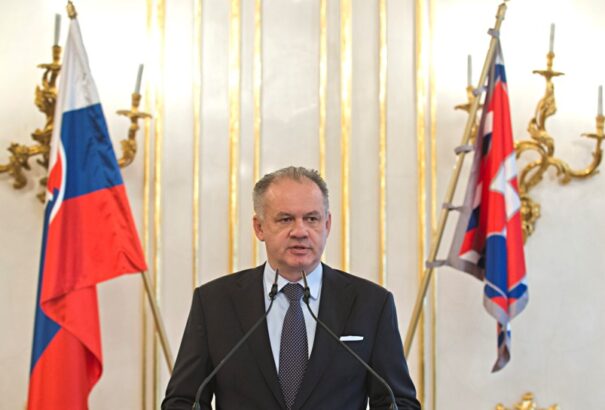 A Smer és az SNS rászállt az államfőre