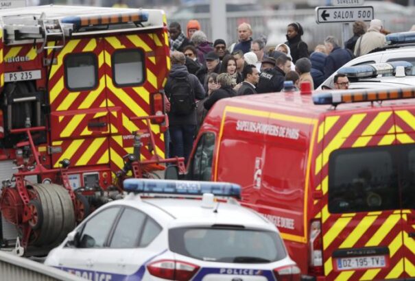 Lövöldözés volt egy párizsi repülőtéren