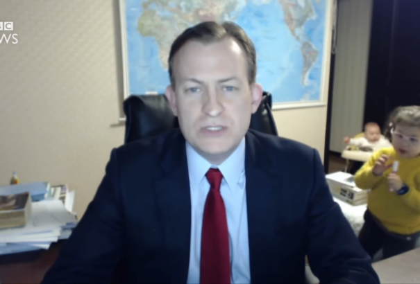 Zseniális videó: gyerekek trollkodtak bele a BBC élő közvetítésébe