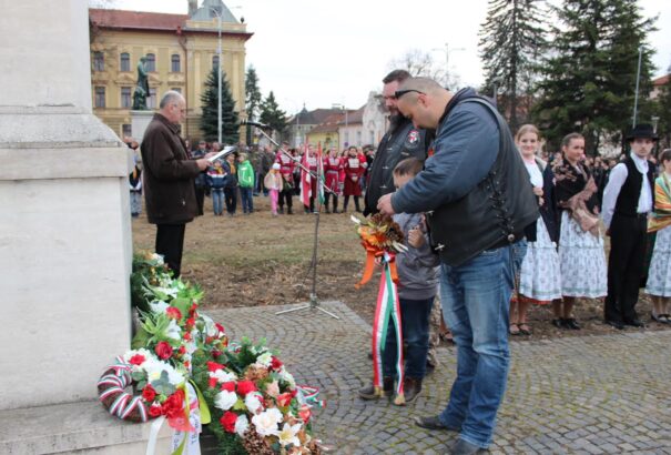 Koszorúzások Március Idusán – Gömörben is emlékeztek