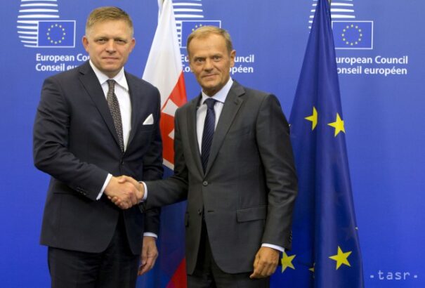 Fico támogatásáról biztosította Donald Tuskot