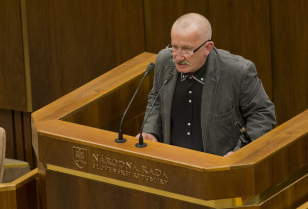 Rendőrségi razzia a Kotlebás Stanislav Mizík irodájában