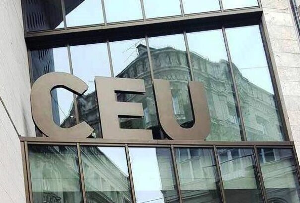 Mintegy félszázan jöttek össze a CEU melletti tüntetésen Pozsonyban