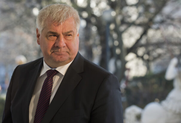 Érsek Lučanskýval találkozott a D4-es és az R7-es kapcsán a NAKA központjában