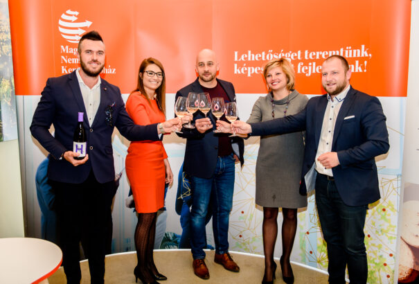 Közös exportstratégiával célozzák a külpiacokat a Kárpát-medence magyar borászai