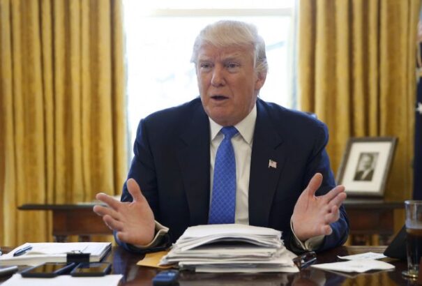 A legújabb felmérés szerint egyre kevesebb amerikai hisz Trumpban