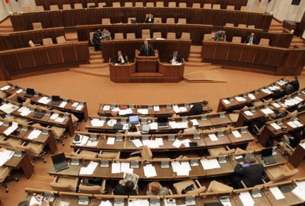 Felmérés:  Az MKP és a Most-Híd is stabilan tartja magát