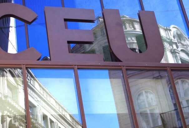 A magyar Országgyűlés megszavazta a CEU-törvényt