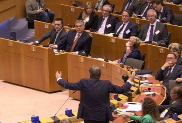 Guy Verhofstadt: Orbán szeretné az EU pénzét, de nem kér az európai értékekből