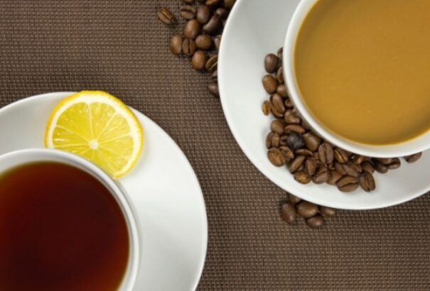 Tea vagy kávé: melyik ébreszt jobban?