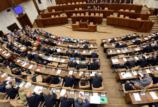 Polis felmérés: Bajban a Most-Híd, parlamentben az MKP