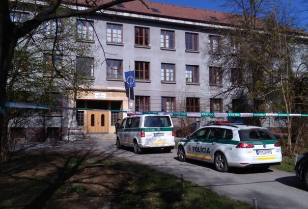 Bombariadó az összes szlovákiai járásbíróságon!