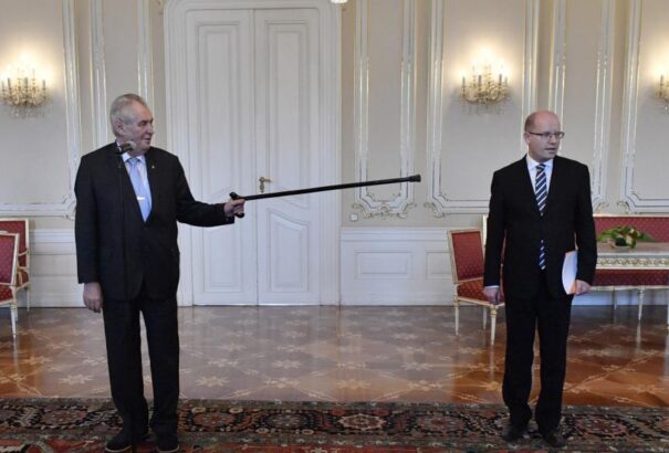 Cseh kormányváltás helyett kormányválság: Babiš szövetségesre talált, egyelőre marad a helyén