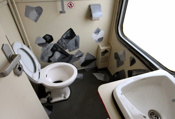 A vasút 112 toalettet újítana fel közel 2 millió euróért