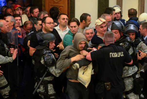 Elítélték a macedón parlamentet megtámadók egy csoportját