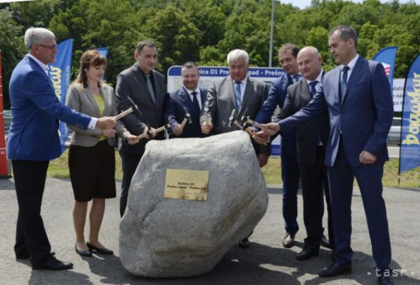 Érsekék megkocogtatták az alapkövet: elkezdődött az eperjesi elkerülő építése