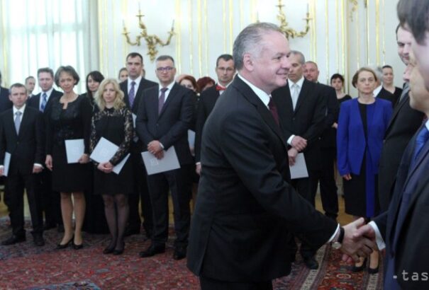 Kiska 30 új professzort nevezett ki