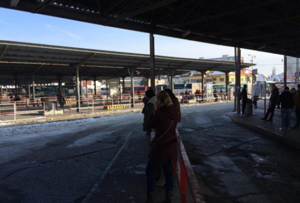 Ellepték a rendőrök és a tűzszerészek a nyitrai buszpályaudvart