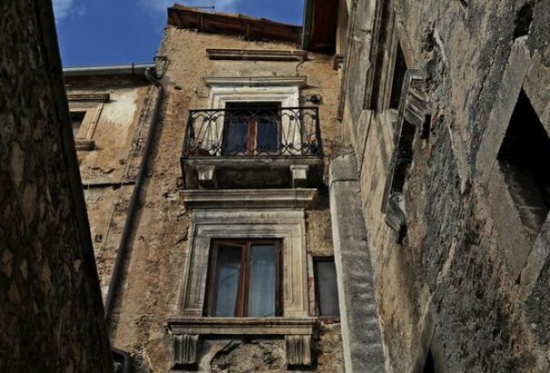 2000 eurót kapsz, ha beköltözöl – így harcol egy olasz falu az elnéptelenedés ellen